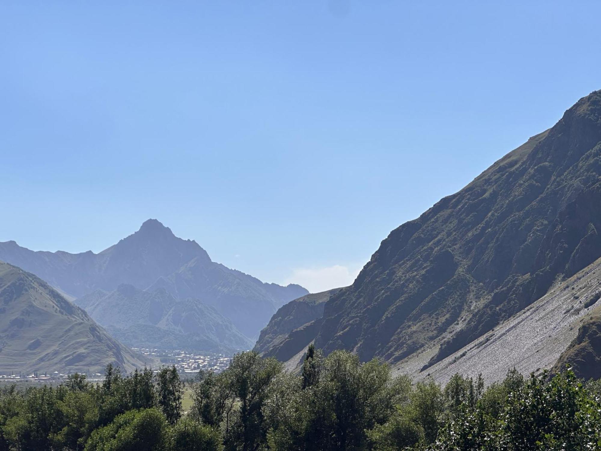 Hotel Mountime Kazbegi Exteriör bild