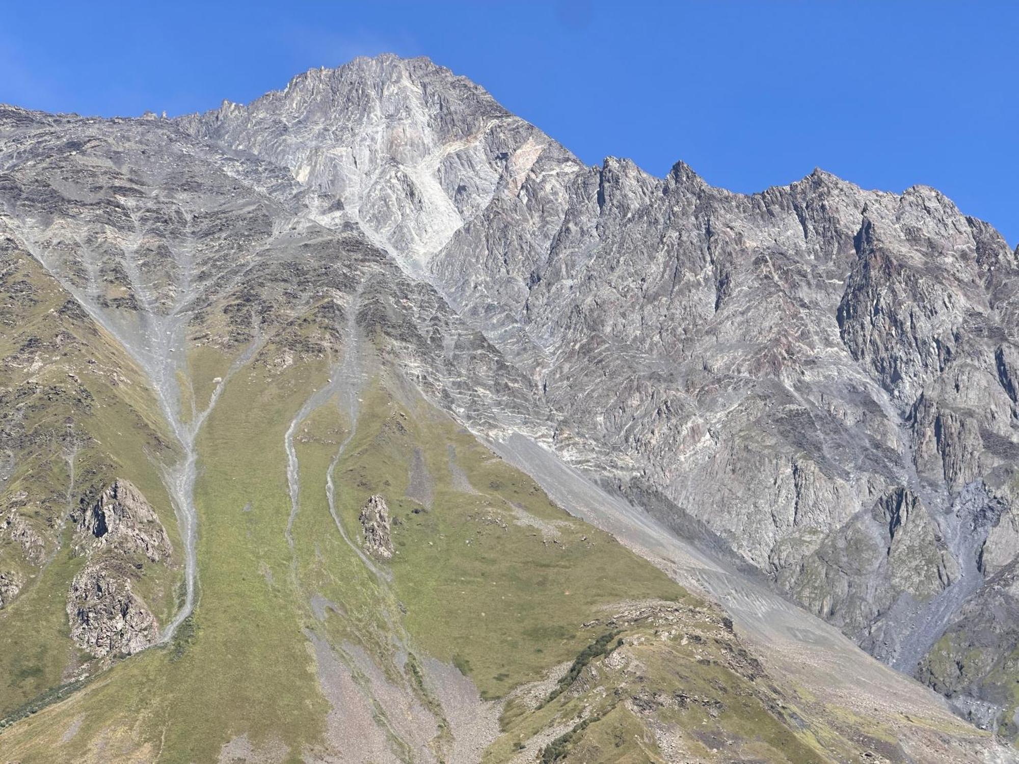 Hotel Mountime Kazbegi Exteriör bild